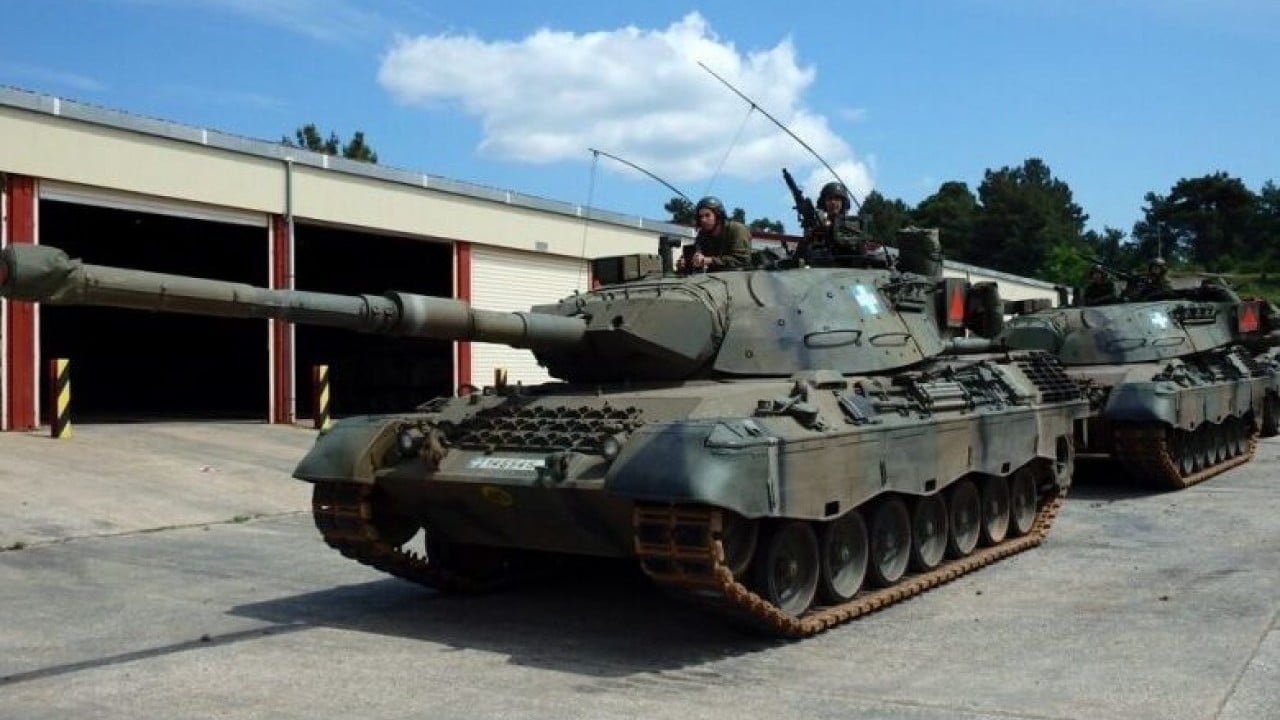 Foto - Yunanistan kendi yapamadı, Türkiye ile savaşmaları için savaş tanklarını acil olarak onlara veriyor