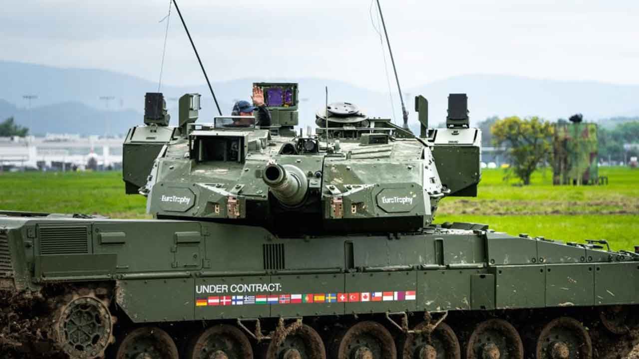 Foto - Yunanistan kendi yapamadı, Türkiye ile savaşmaları için savaş tanklarını acil olarak onlara veriyor