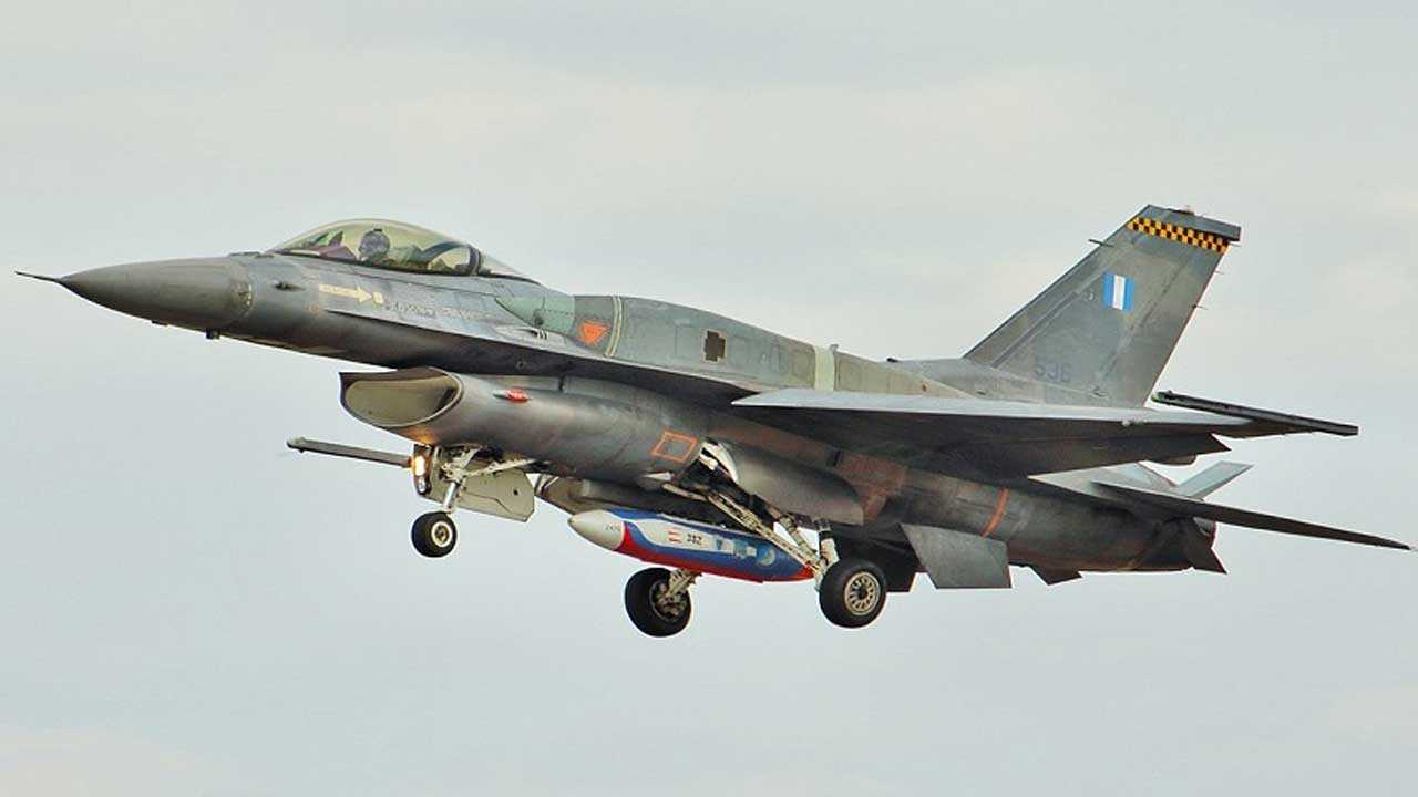 Foto - Yunanistan'da F-16 savaş uçağı hareketliliği