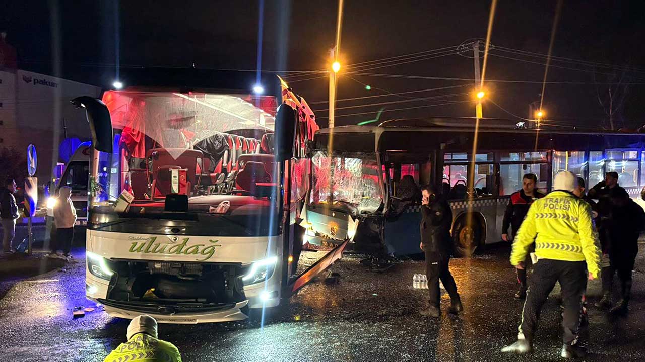 Foto - Yürekler ağza geldi! Yolcu otobüsü ile halk otobüsü çarpıştı: Çok sayıda yaralı var