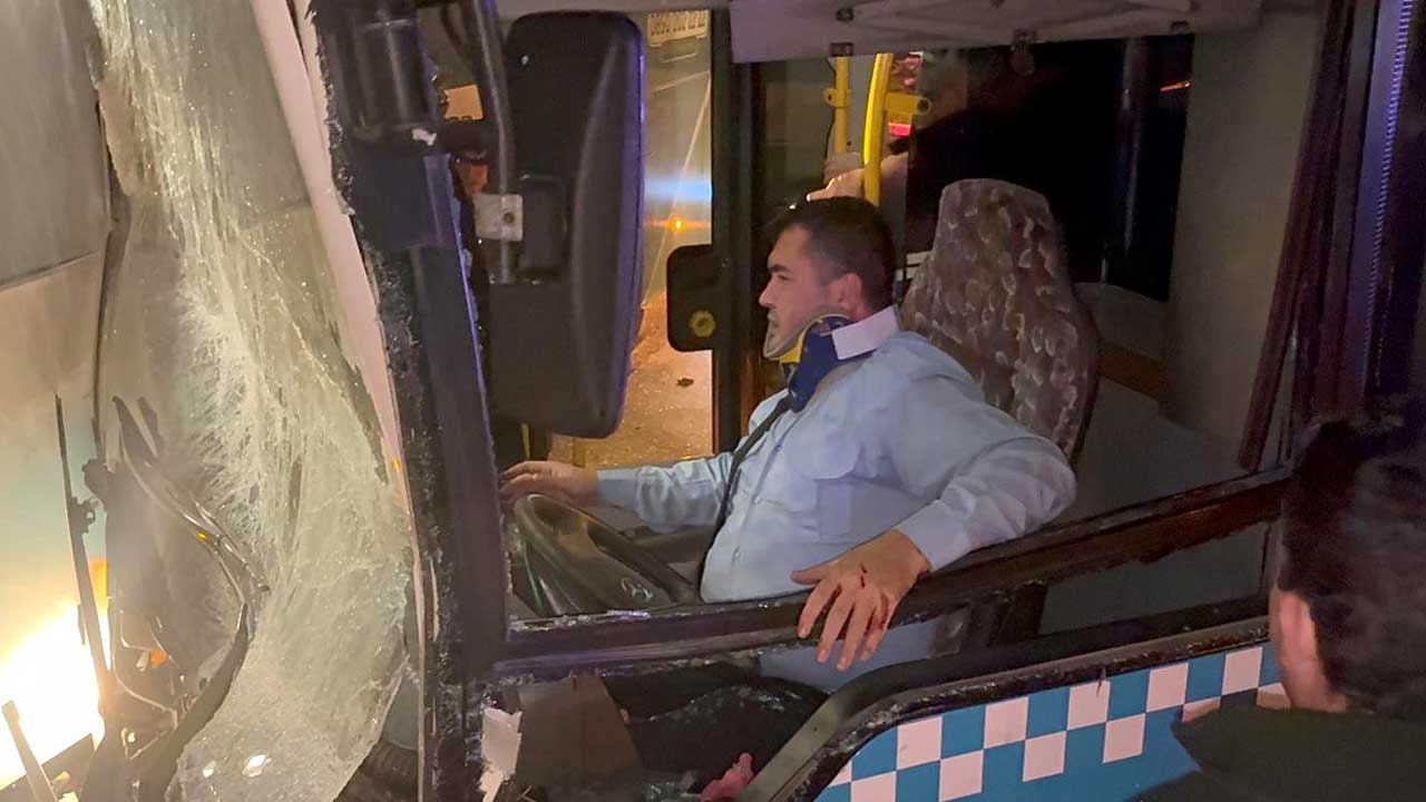 Foto - Yürekler ağza geldi! Yolcu otobüsü ile halk otobüsü çarpıştı: Çok sayıda yaralı var