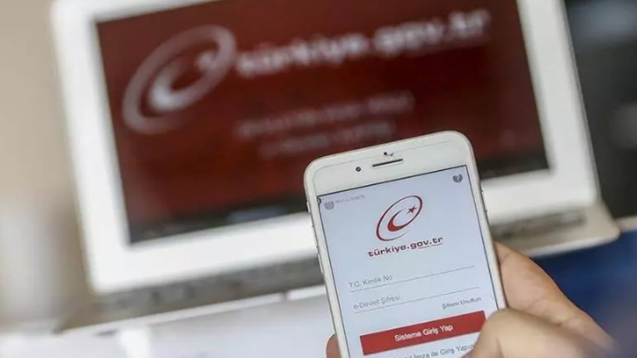 Foto - Uyanıklara kötü haber: Yüzbinlerce telefon aniden kapanabilir!