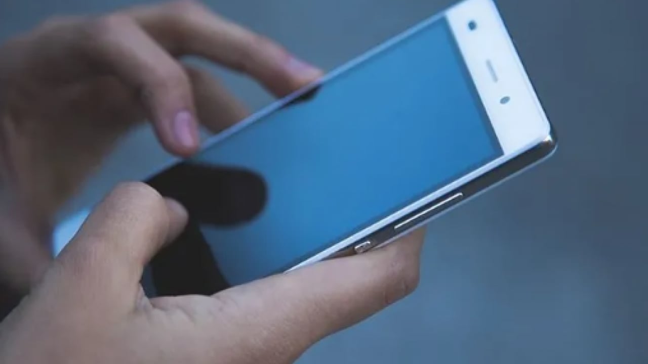 Foto - Uyanıklara kötü haber: Yüzbinlerce telefon aniden kapanabilir!