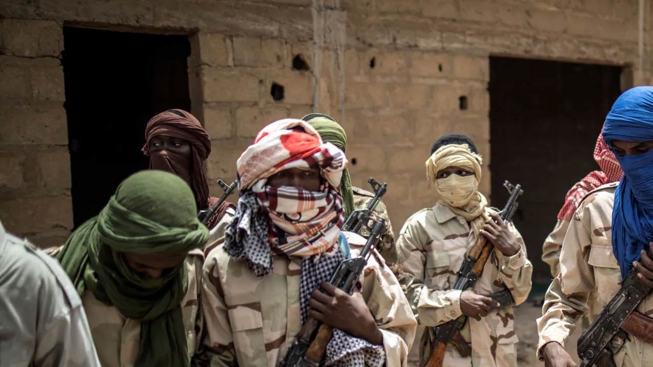 Foto - Yüzde 95’i Müslüman olan ülkede cuntacılar köy bastı! Çok sayıda ölü var