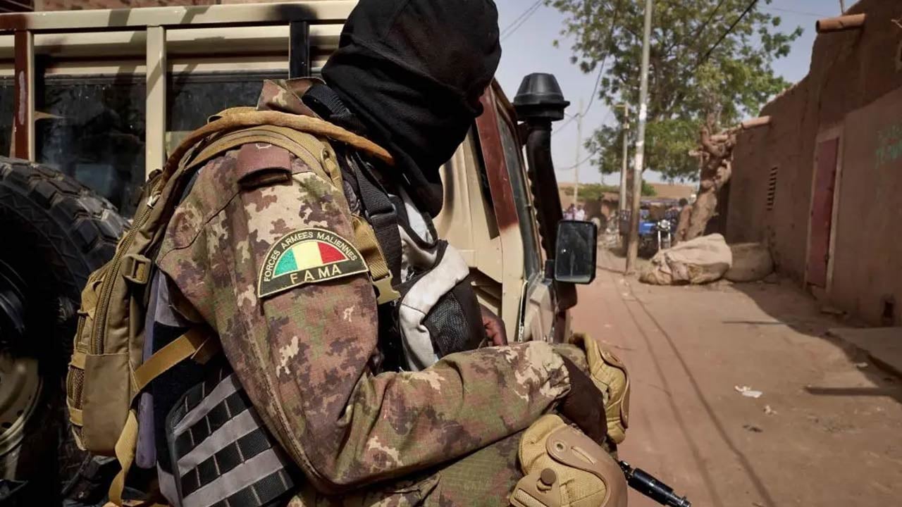 Foto - Yüzde 95’i Müslüman olan ülkede cuntacılar köy bastı! Çok sayıda ölü var