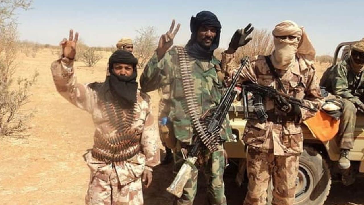 Foto - Yüzde 95’i Müslüman olan ülkede cuntacılar köy bastı! Çok sayıda ölü var