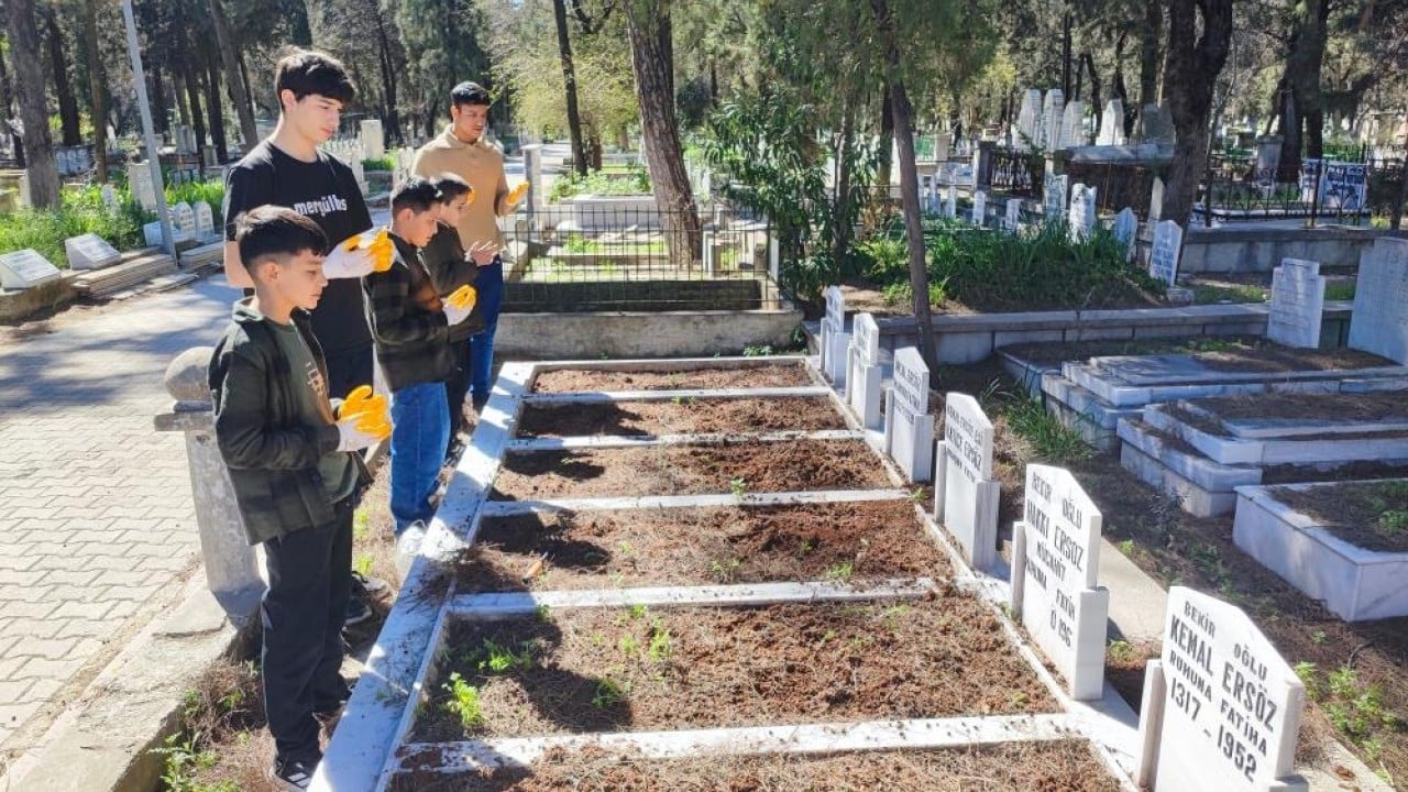 Foto - Yüzlerce bakımsız mezarı temizlediler