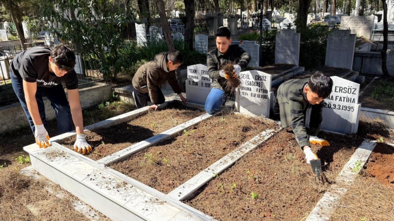 Foto - Yüzlerce bakımsız mezarı temizlediler