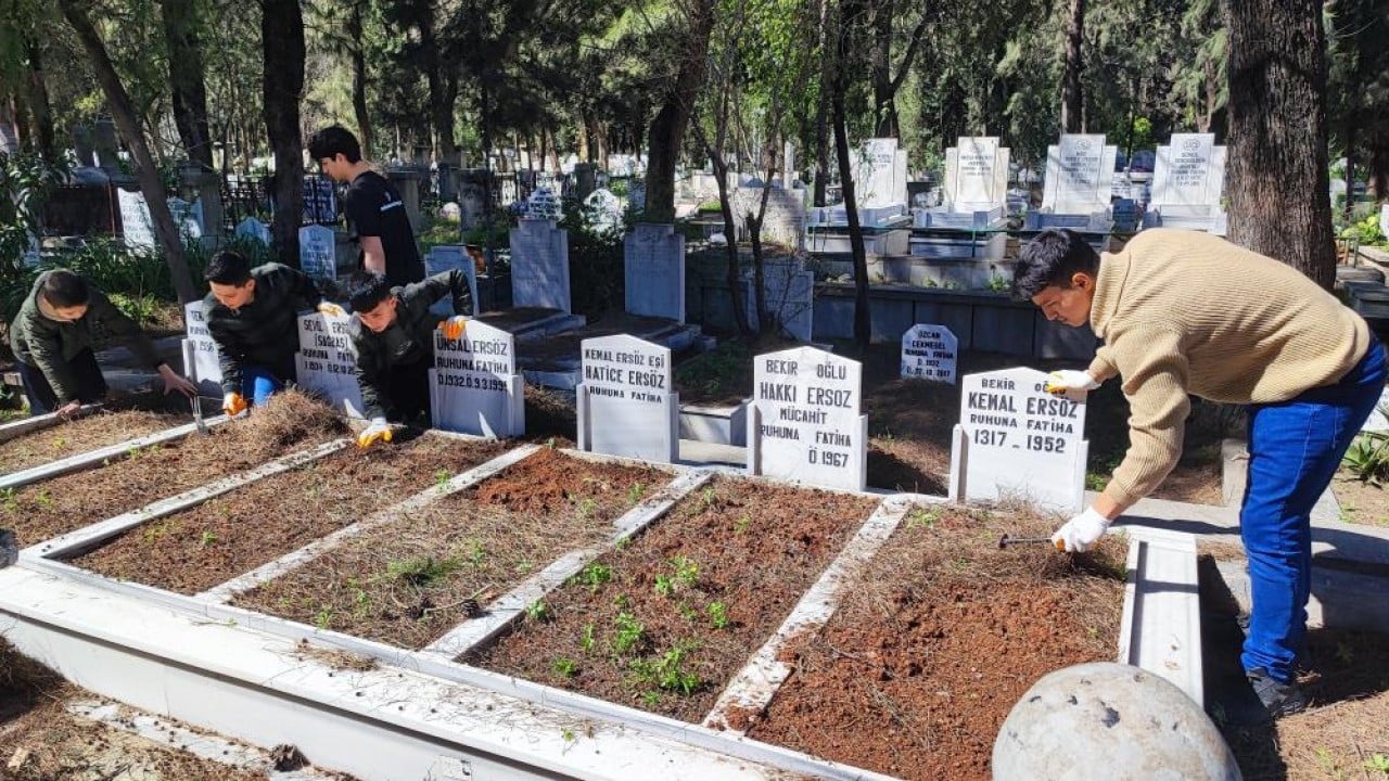 Foto - Yüzlerce bakımsız mezarı temizlediler