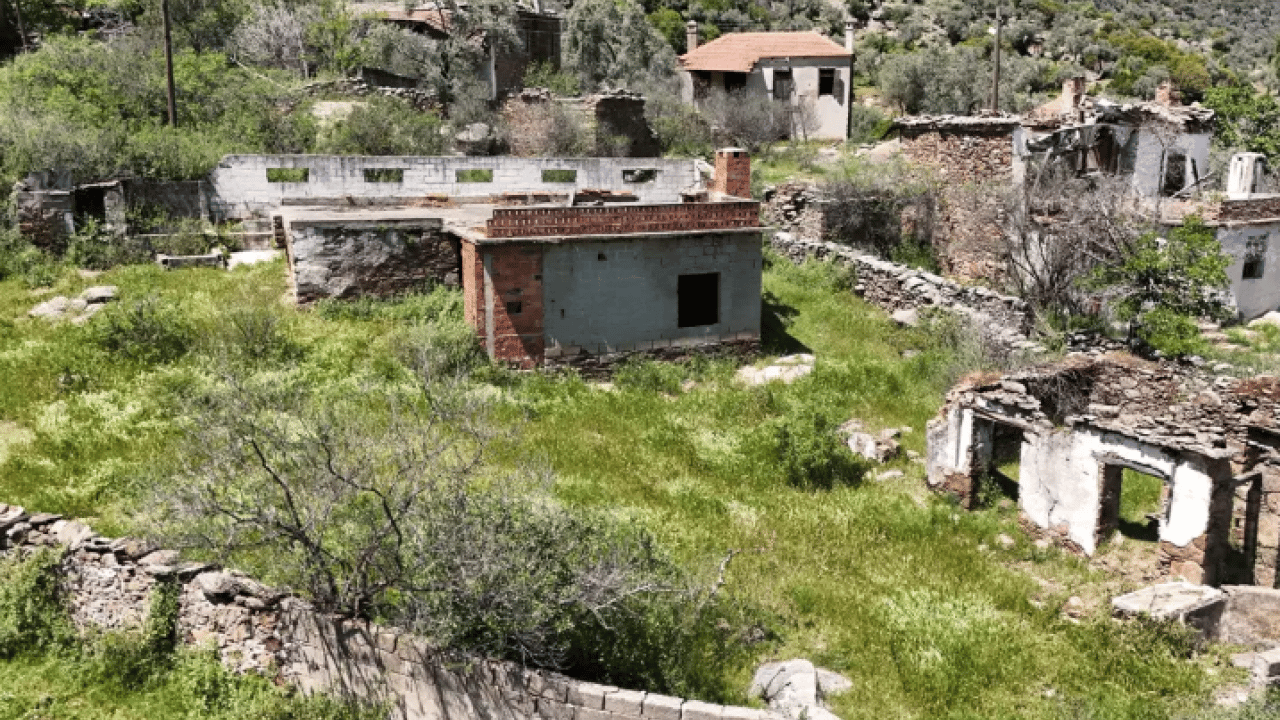 Foto - Yüzlerce insandan eser kalmadı! Şimdi hayalete döndü!