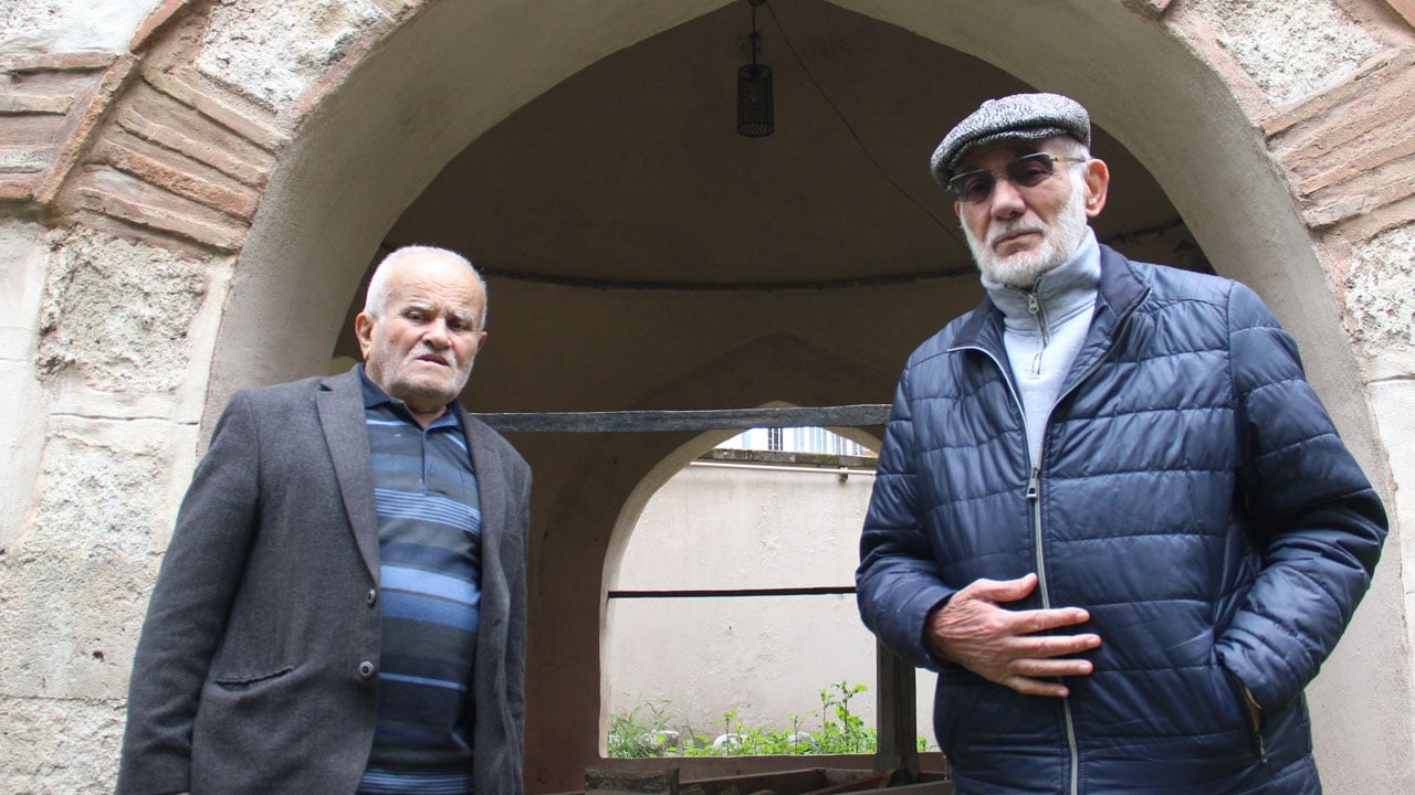 Foto - Yüzyıllara direniyordu! Tarihi hazireye çirkin saldırı