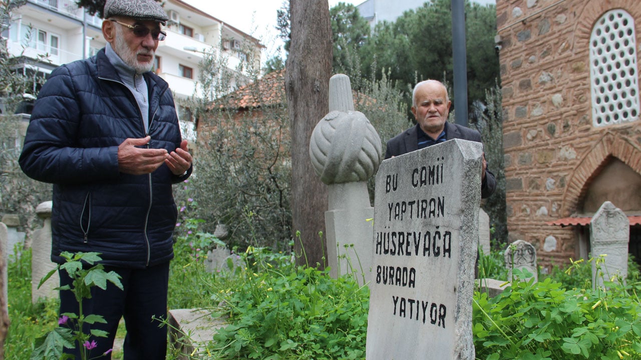 Foto - Yüzyıllara direniyordu! Tarihi hazireye çirkin saldırı