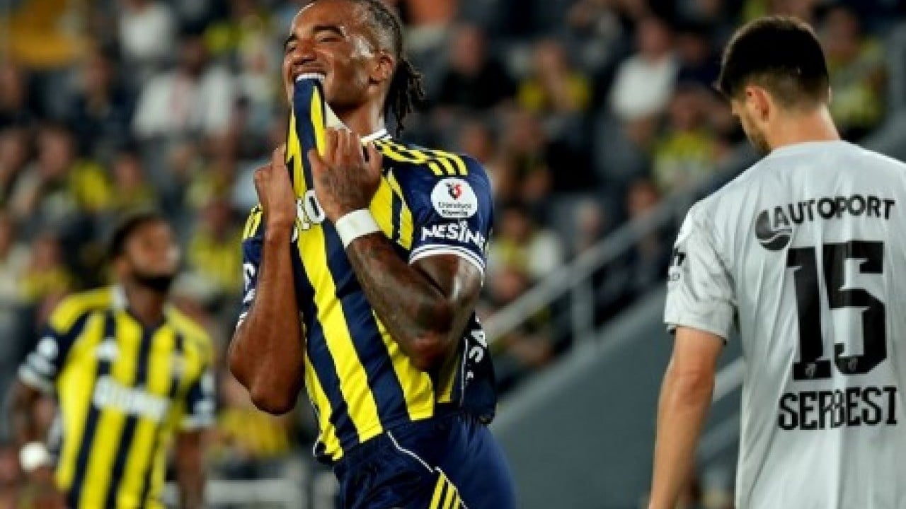 Foto - Zaman Zaman eleştiriliyordu: Archie Brown sözleşmeyi feshetti!