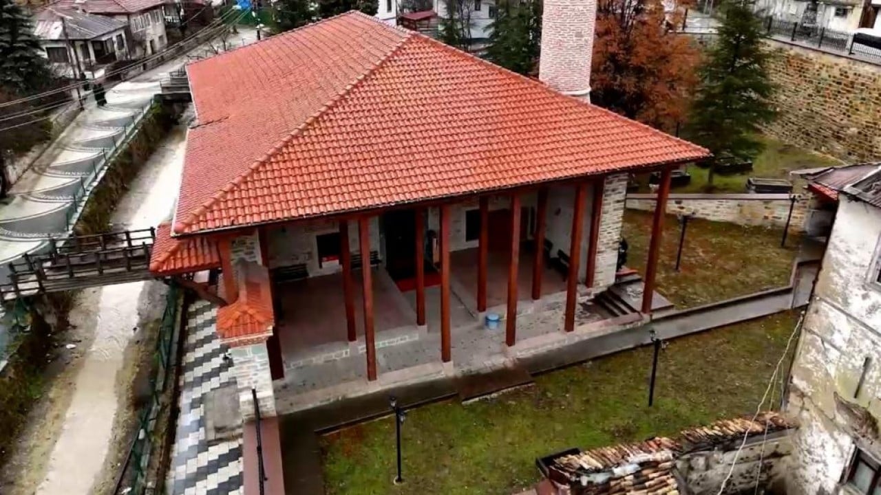 Foto - Zamana direniyor 5 asırdır ezan susmadı