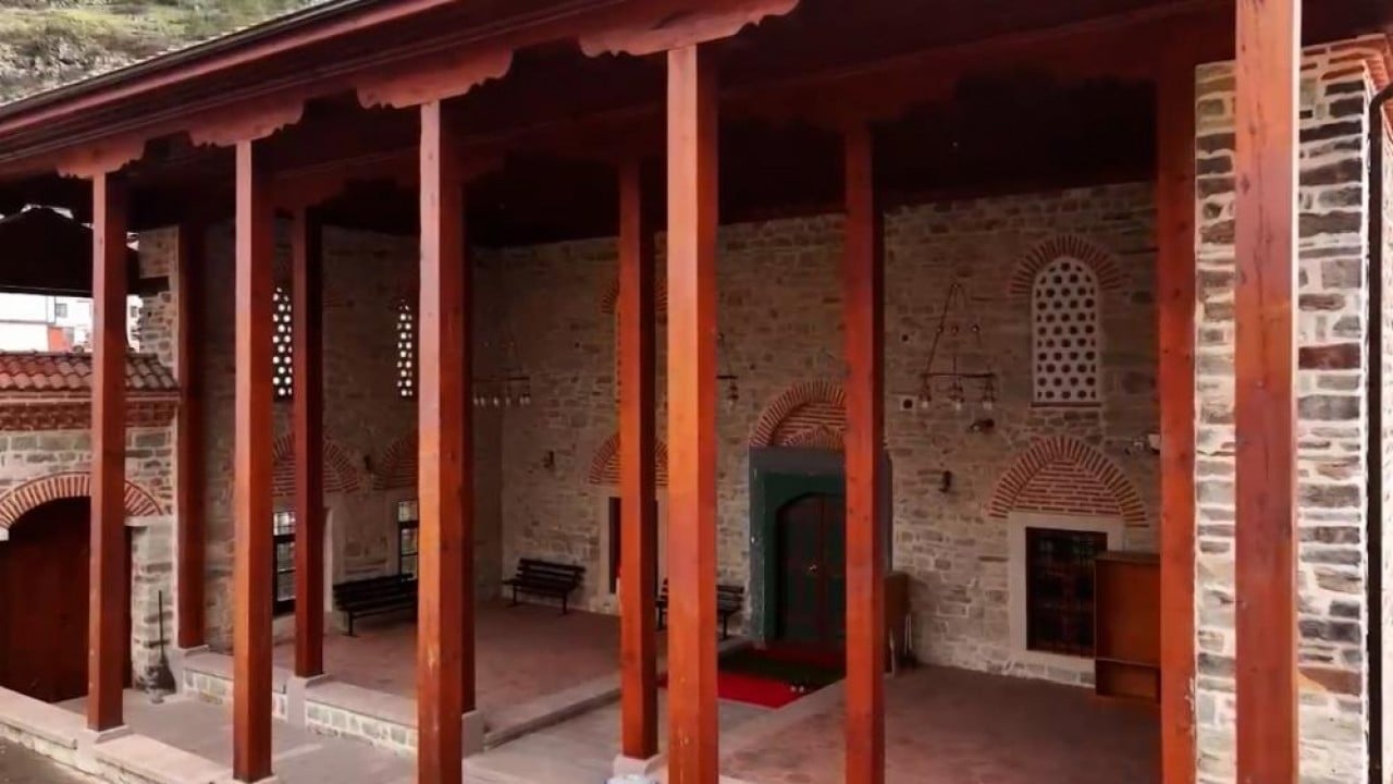 Foto - Zamana direniyor 5 asırdır ezan susmadı