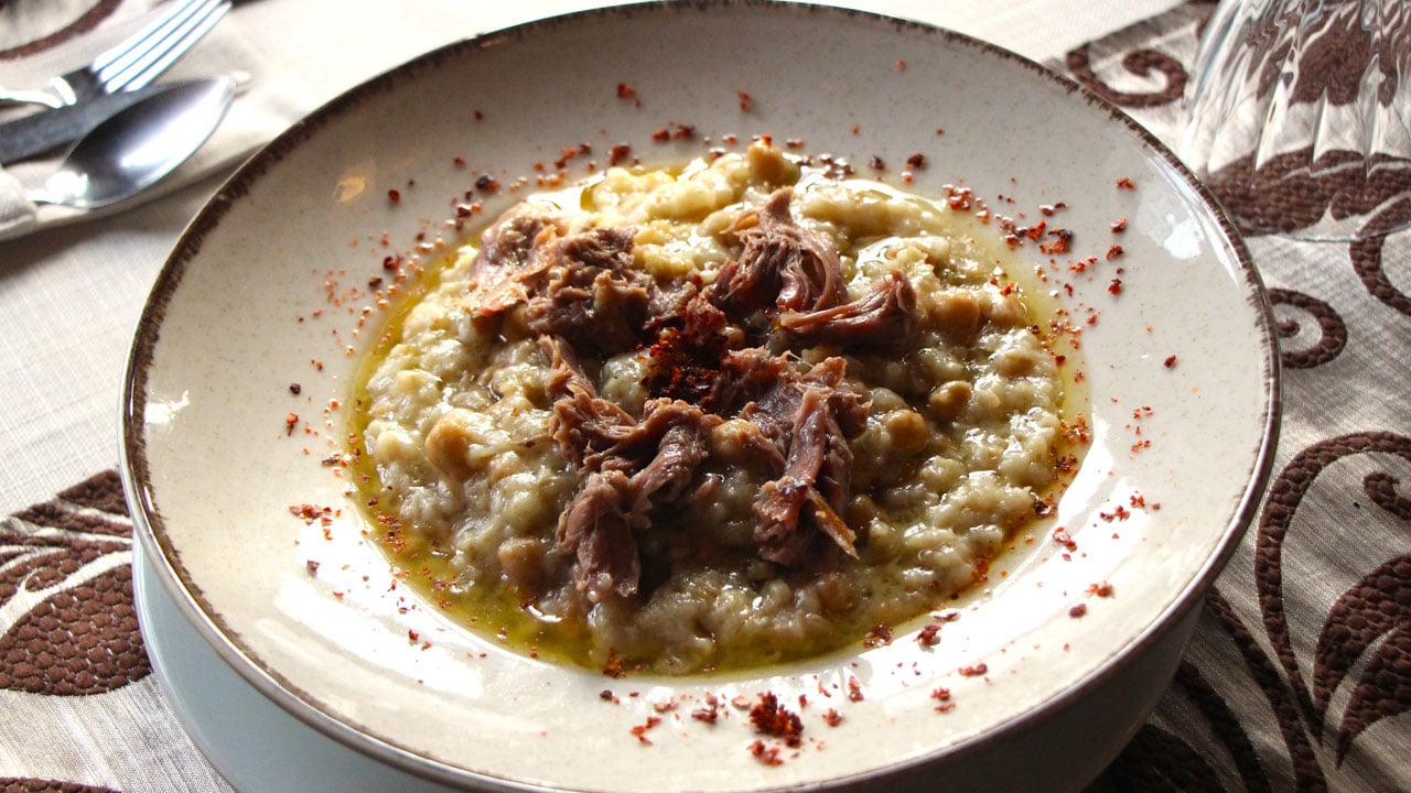 Zamana meydan okuyan lezzet! 12 saat fırında pişiyor, kökeni 2 bin 500 yıl öncesine uzanıyor