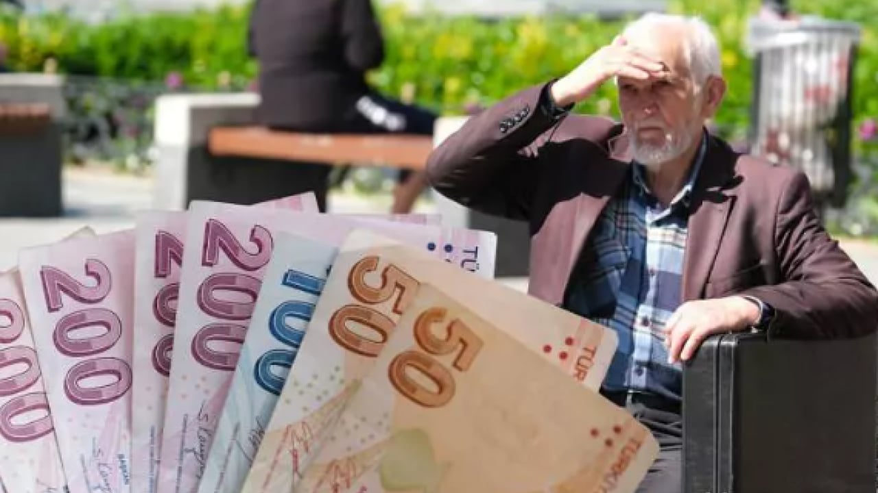 Zamlı memur maaşları ne zaman yatacak? Memur ve emekli maaş farklar hangi gün hesaplara geçecek?