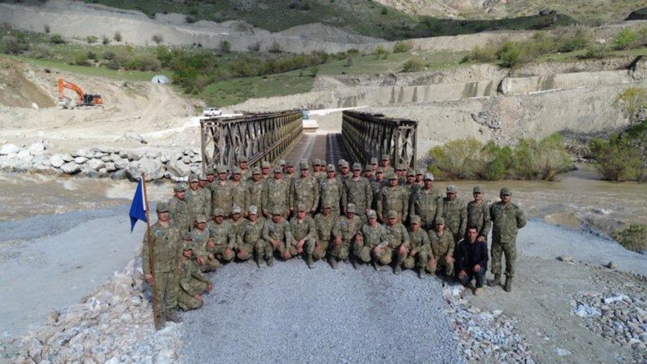 Foto - Zap Suyu’nun azgın sularına "manevi" mühür! Mehmetçik gelip üç günde kurdu, bölge resmen nefes aldı