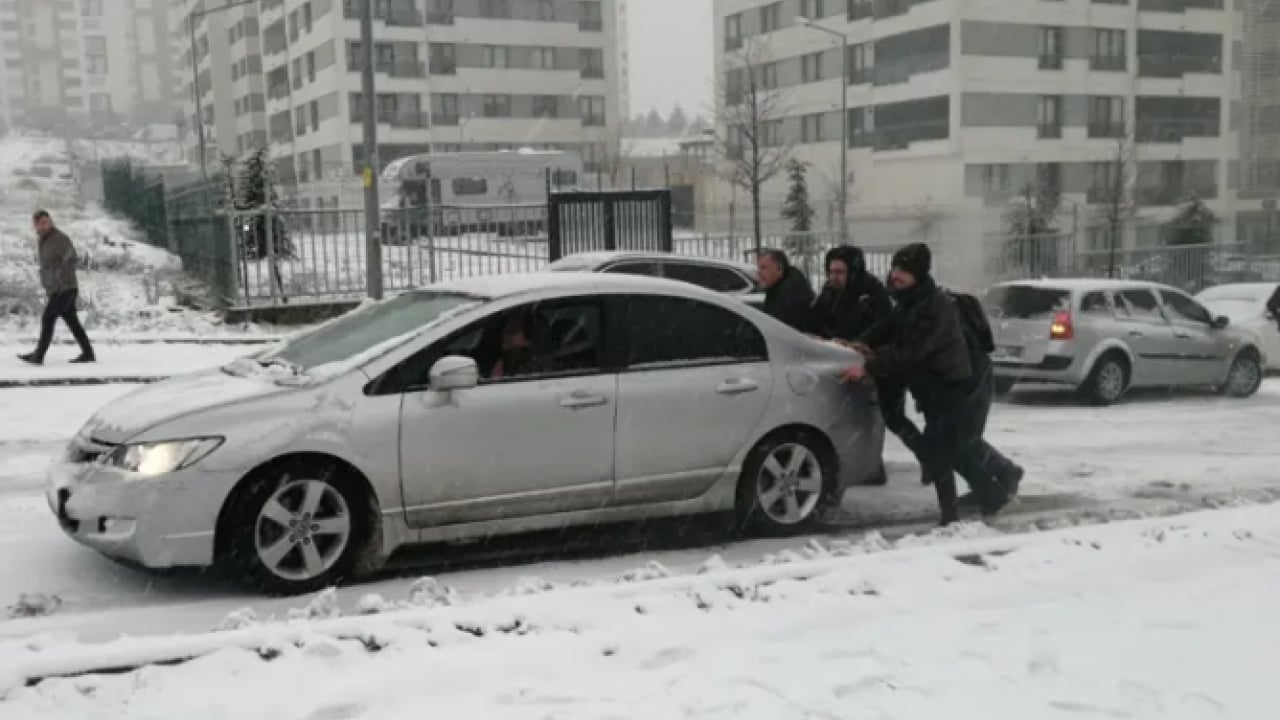 Foto - Zemheri soğukları bölgeyi vurdu! Eksi 28 dereceyi gördüler: Araçlar çalışmadı, sürücüler yolda kaldı