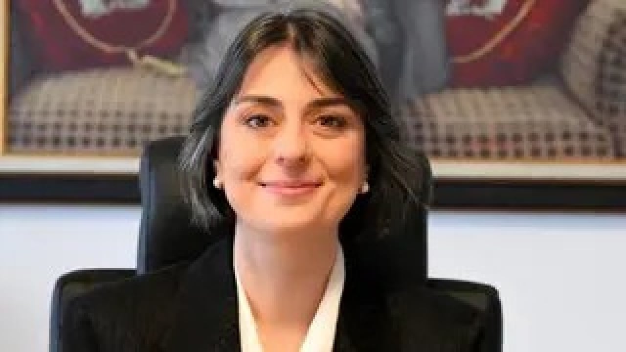 Foto - Zeybek de aynı sakızı çiğneyerek Twerkçüyü savundu: Suçu, Üsküdar’ı kazanmasıymış