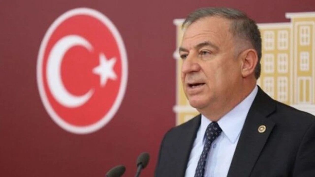 Foto - Zeybek de aynı sakızı çiğneyerek Twerkçüyü savundu: Suçu, Üsküdar’ı kazanmasıymış