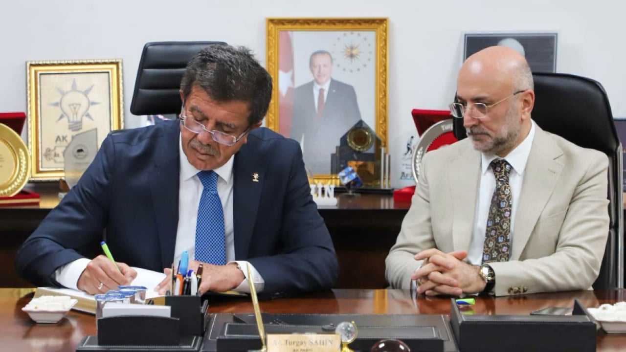 Zeybekci, AK Parti Afyonkarahisar İl Başkanlığı'nı ziyaret etti...
