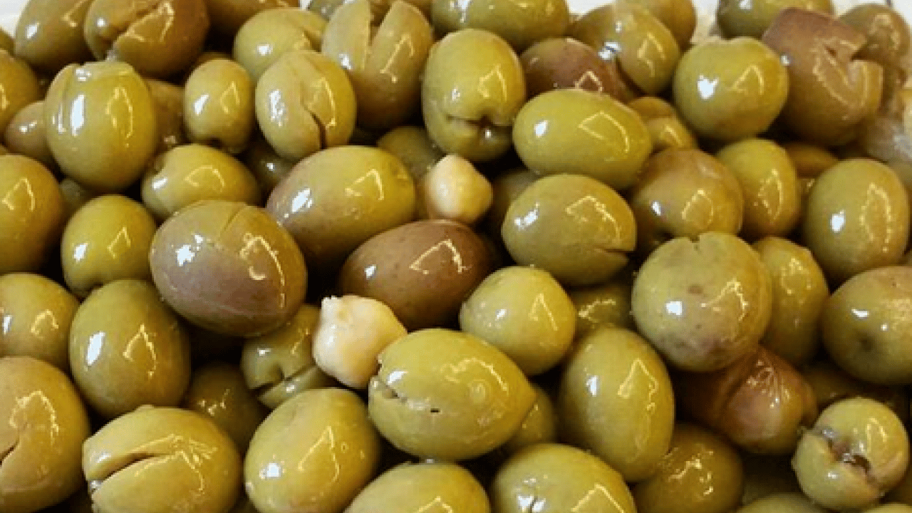 Foto - Zeytin: Kur'an-ı Kerim'de de 6 ayette adı geçiyor! Zeytin kurma telaşı başladı...