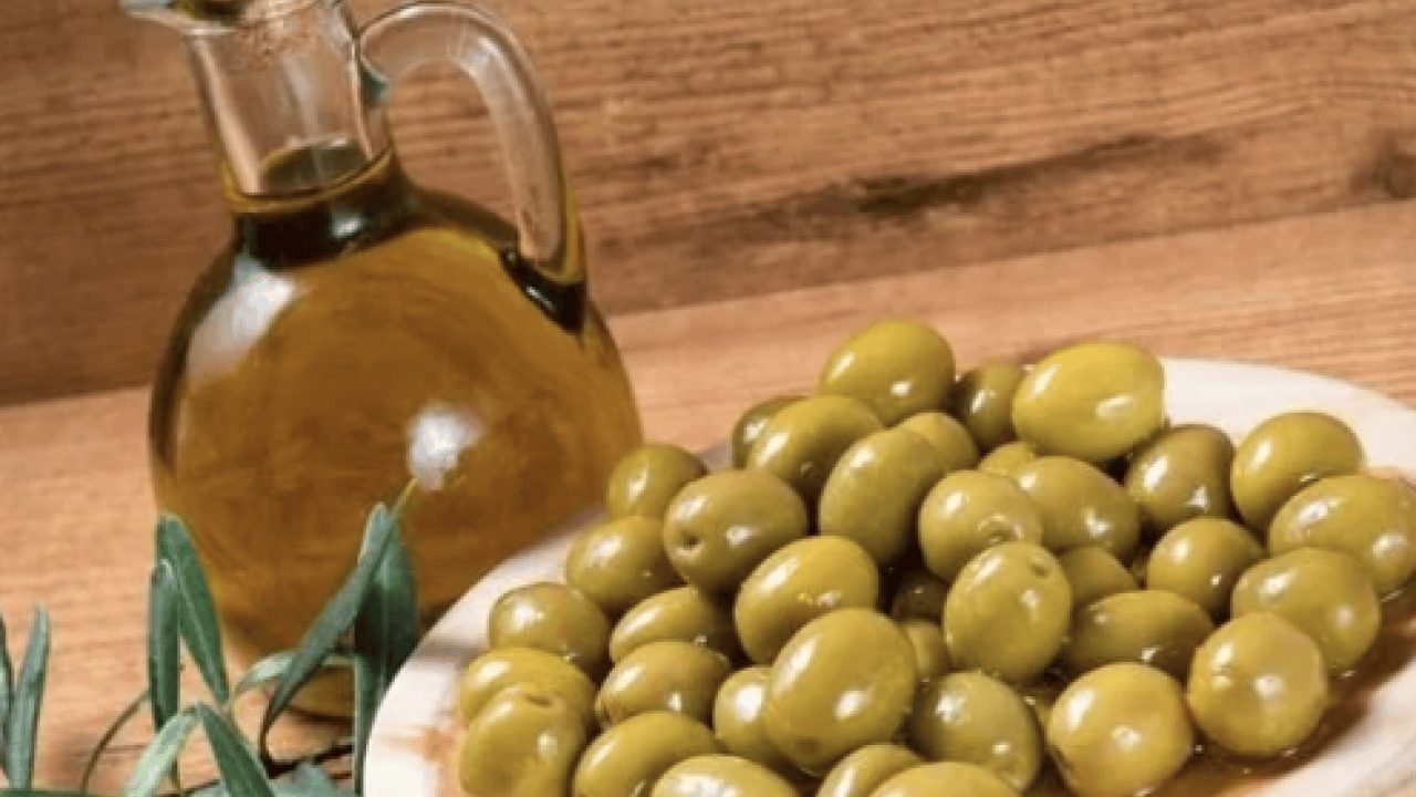 Foto - Zeytinyağının cilde mucize etkisi için içine 2 dal atın şahit olun! Akdeniz'in altın sıvısı...