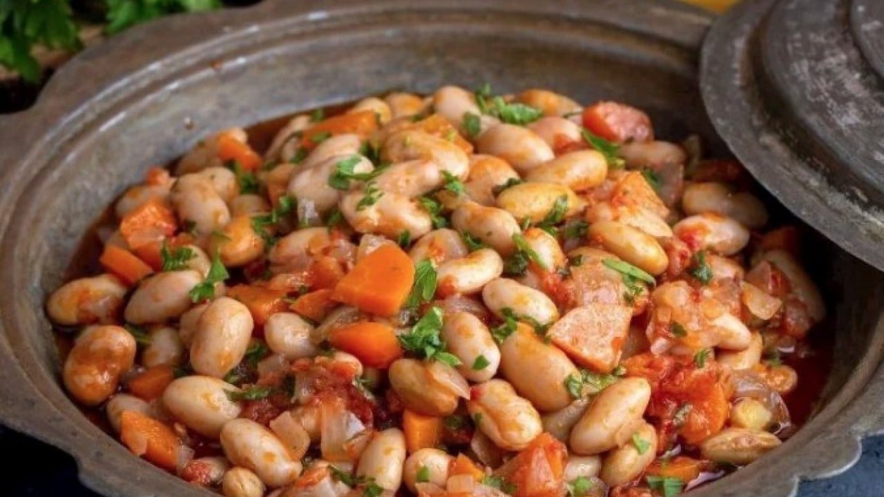 Zeytinyağlı barbunya pilaki nasıl yapılır? Barbunya pilakiye sarımsak konur mu? Binlerce yıllık olan geleneksel tarif