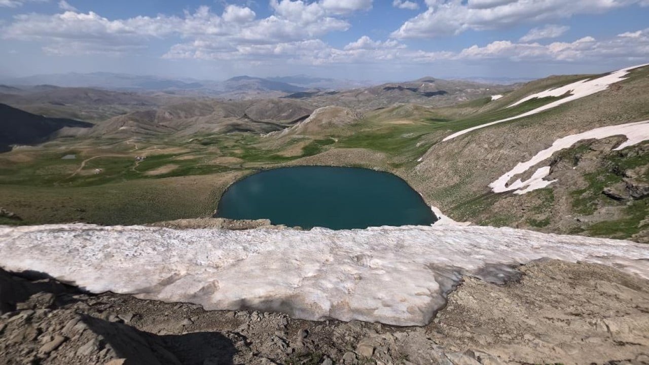 Foto - Zirvedeki saklı mavi! Doğaseverlerin yeni rotası: Çalyan Buzul Gölü