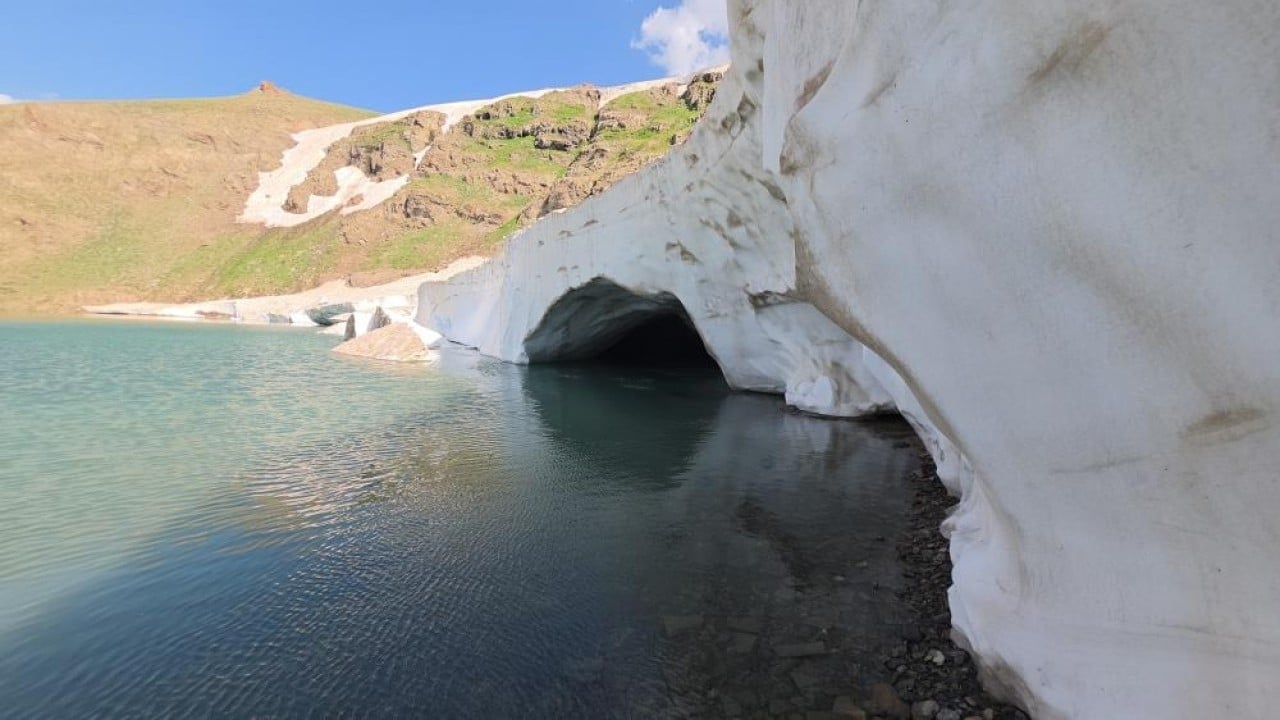 Foto - Zirvedeki saklı mavi! Doğaseverlerin yeni rotası: Çalyan Buzul Gölü