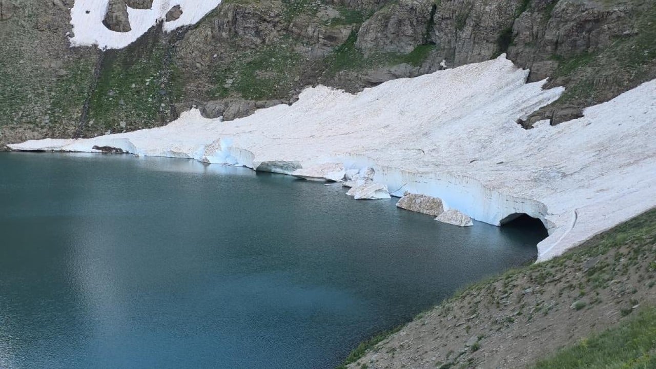 Foto - Zirvedeki saklı mavi! Doğaseverlerin yeni rotası: Çalyan Buzul Gölü