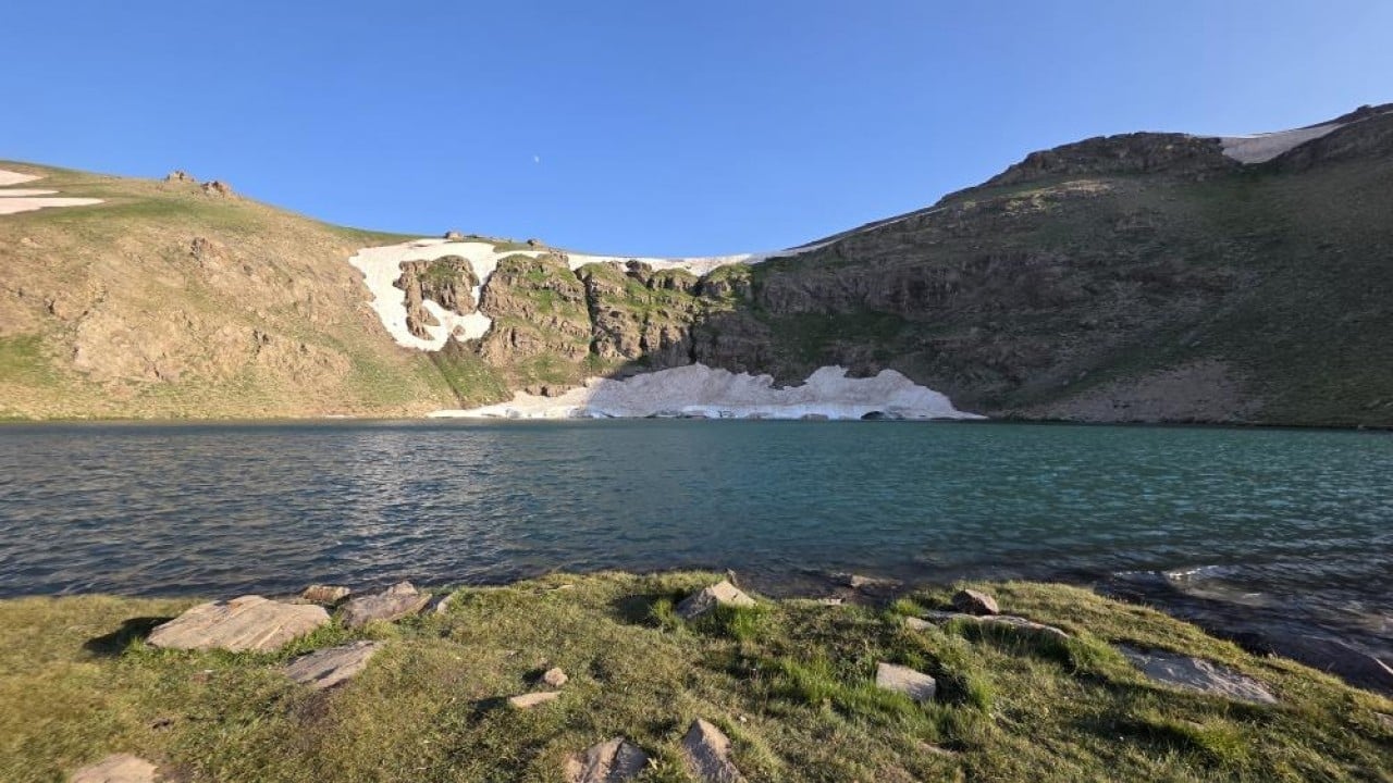 Foto - Zirvedeki saklı mavi! Doğaseverlerin yeni rotası: Çalyan Buzul Gölü