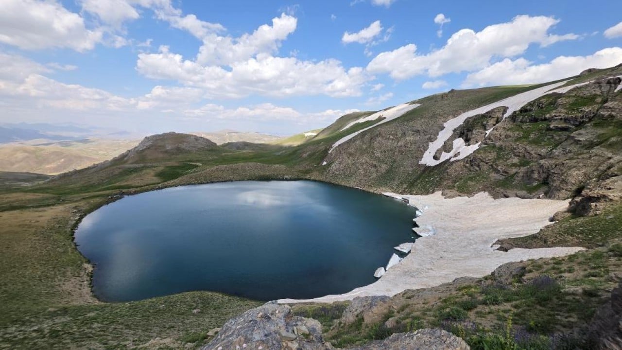 Foto - Zirvedeki saklı mavi! Doğaseverlerin yeni rotası: Çalyan Buzul Gölü
