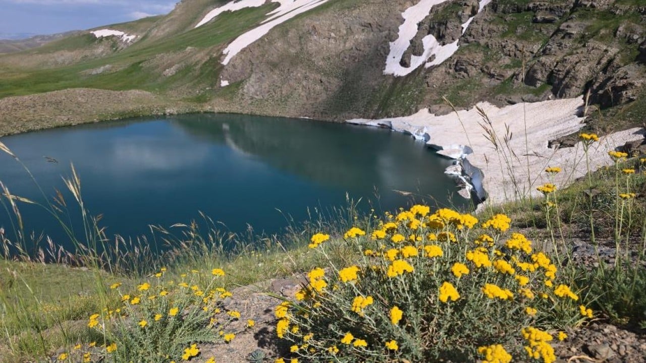 Foto - Zirvedeki saklı mavi! Doğaseverlerin yeni rotası: Çalyan Buzul Gölü
