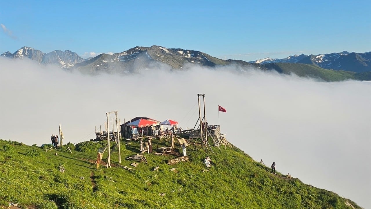 Foto - Ziyaretçi akınına uğruyor! Bulutların üzerinde bir yayla: Huser 