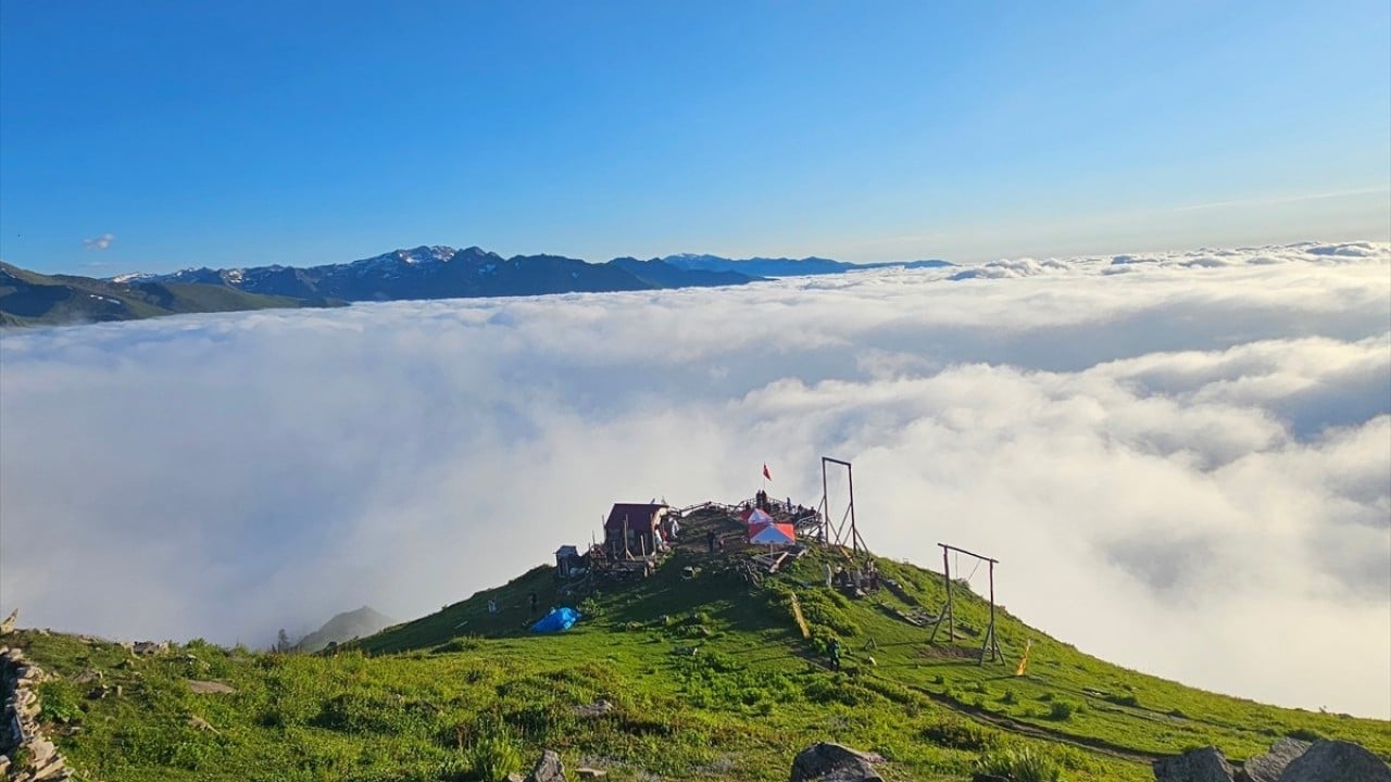 Foto - Ziyaretçi akınına uğruyor! Bulutların üzerinde bir yayla: Huser 