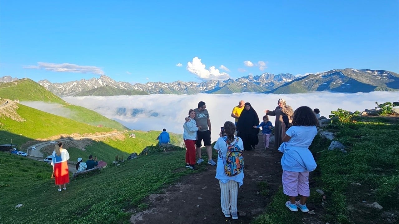 Foto - Ziyaretçi akınına uğruyor! Bulutların üzerinde bir yayla: Huser 
