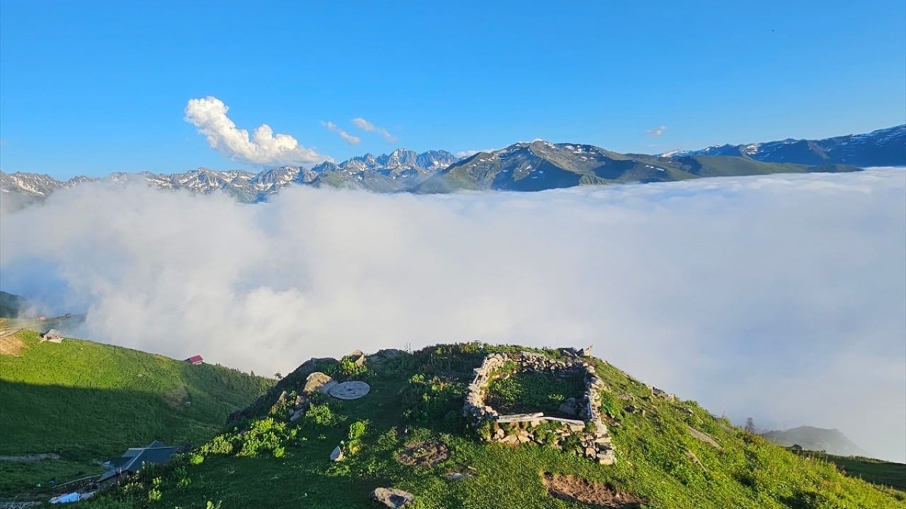 Foto - Ziyaretçi akınına uğruyor! Bulutların üzerinde bir yayla: Huser 