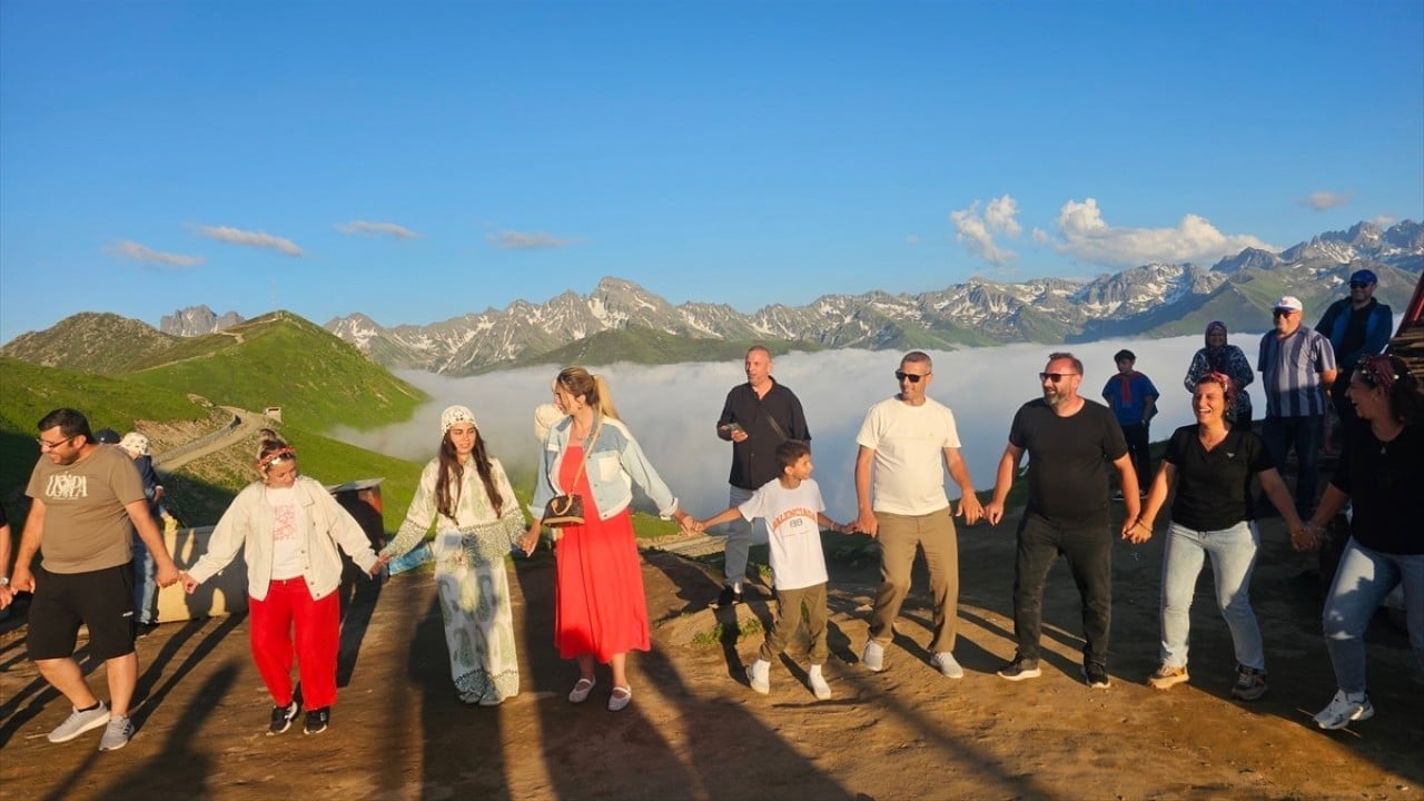 Foto - Ziyaretçi akınına uğruyor! Bulutların üzerinde bir yayla: Huser 