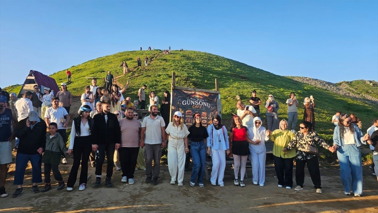 Foto - Ziyaretçi akınına uğruyor! Bulutların üzerinde bir yayla: Huser 
