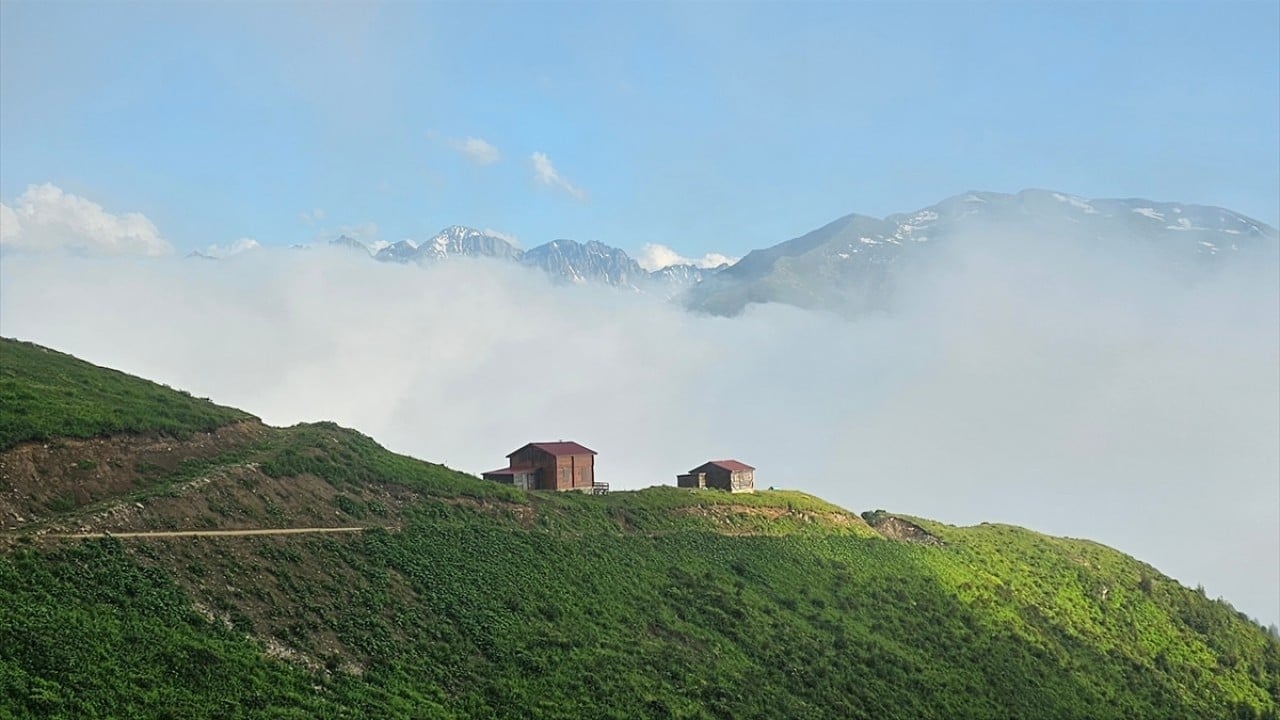 Foto - Ziyaretçi akınına uğruyor! Bulutların üzerinde bir yayla: Huser 