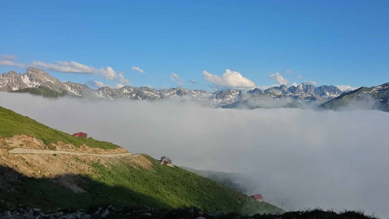 Foto - Ziyaretçi akınına uğruyor! Bulutların üzerinde bir yayla: Huser 