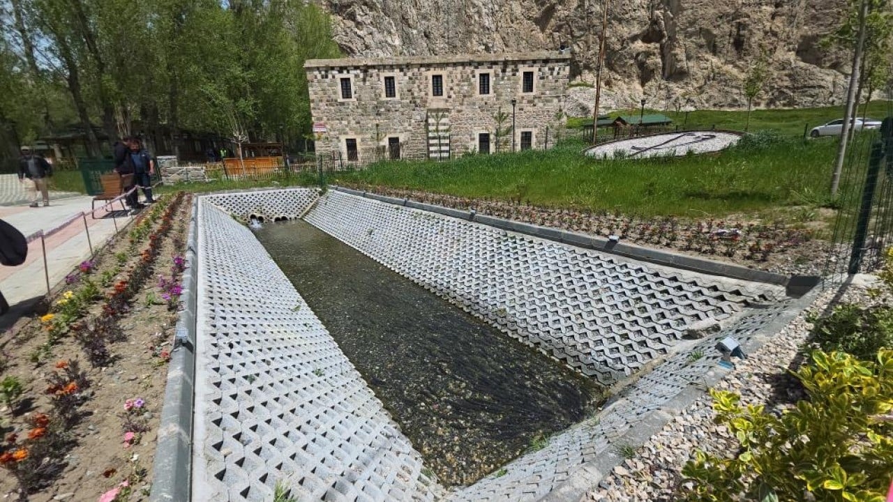 Foto - Zorlu göç yolculuğu İnci kefalleri tarihi Horhor Camii'nin konuğu oldu