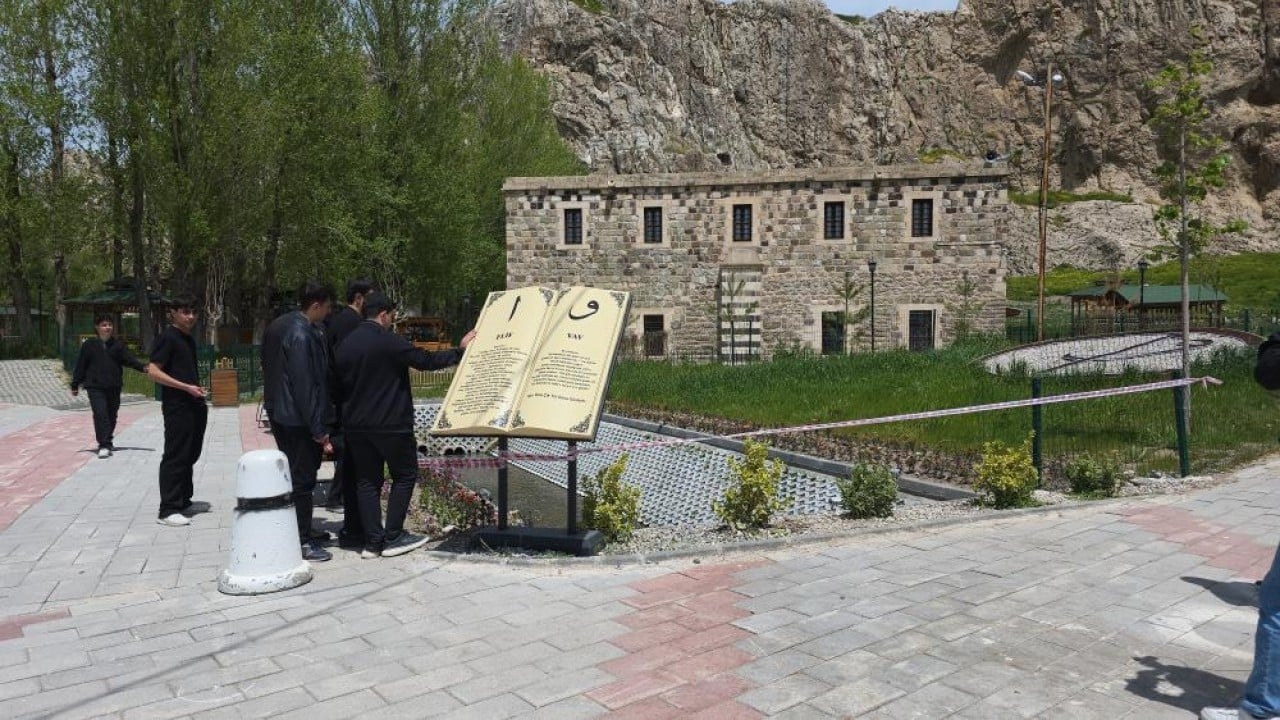 Foto - Zorlu göç yolculuğu İnci kefalleri tarihi Horhor Camii'nin konuğu oldu