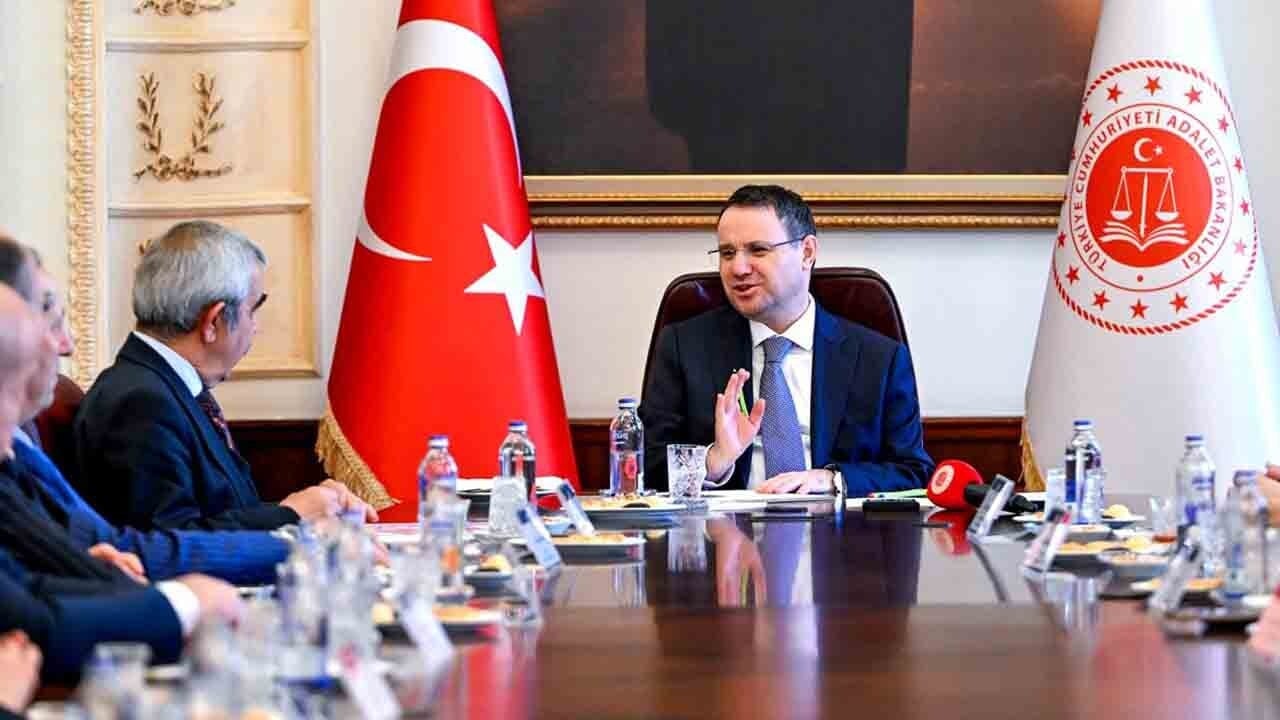 Bakan Gürlek, Yargıda Birlik Derneği başkan ve üyelerini kabul etti