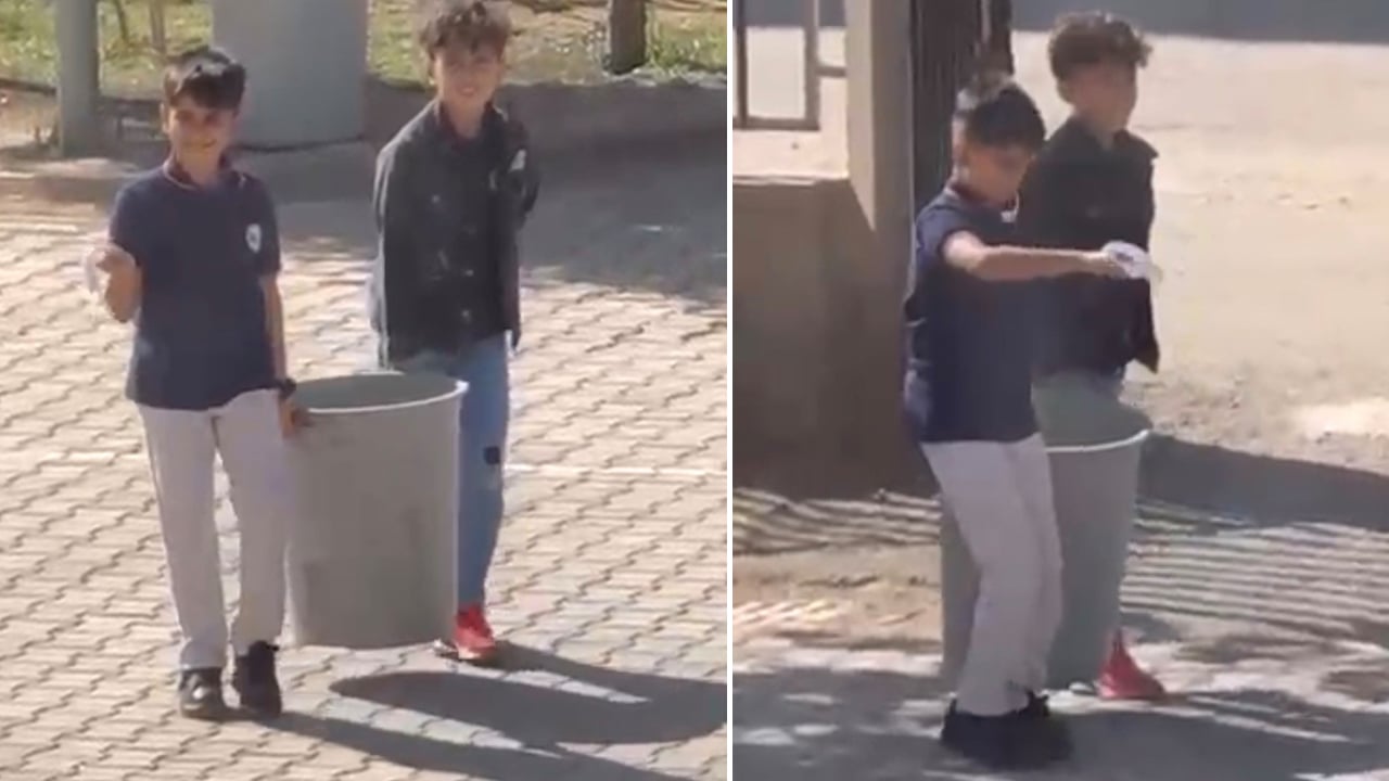 Çöp bidonu, çocuklarla halay çekti