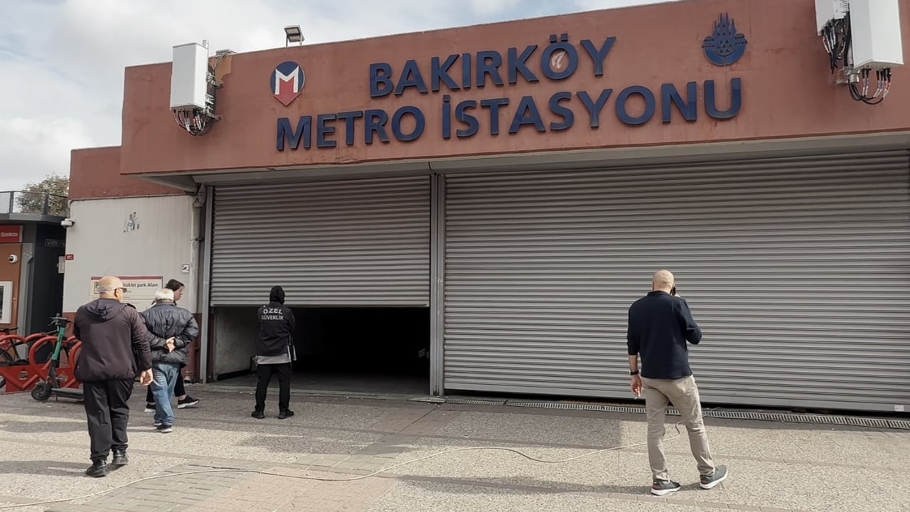 Cuma saatinde metronun önüne atlayarak intihar etti