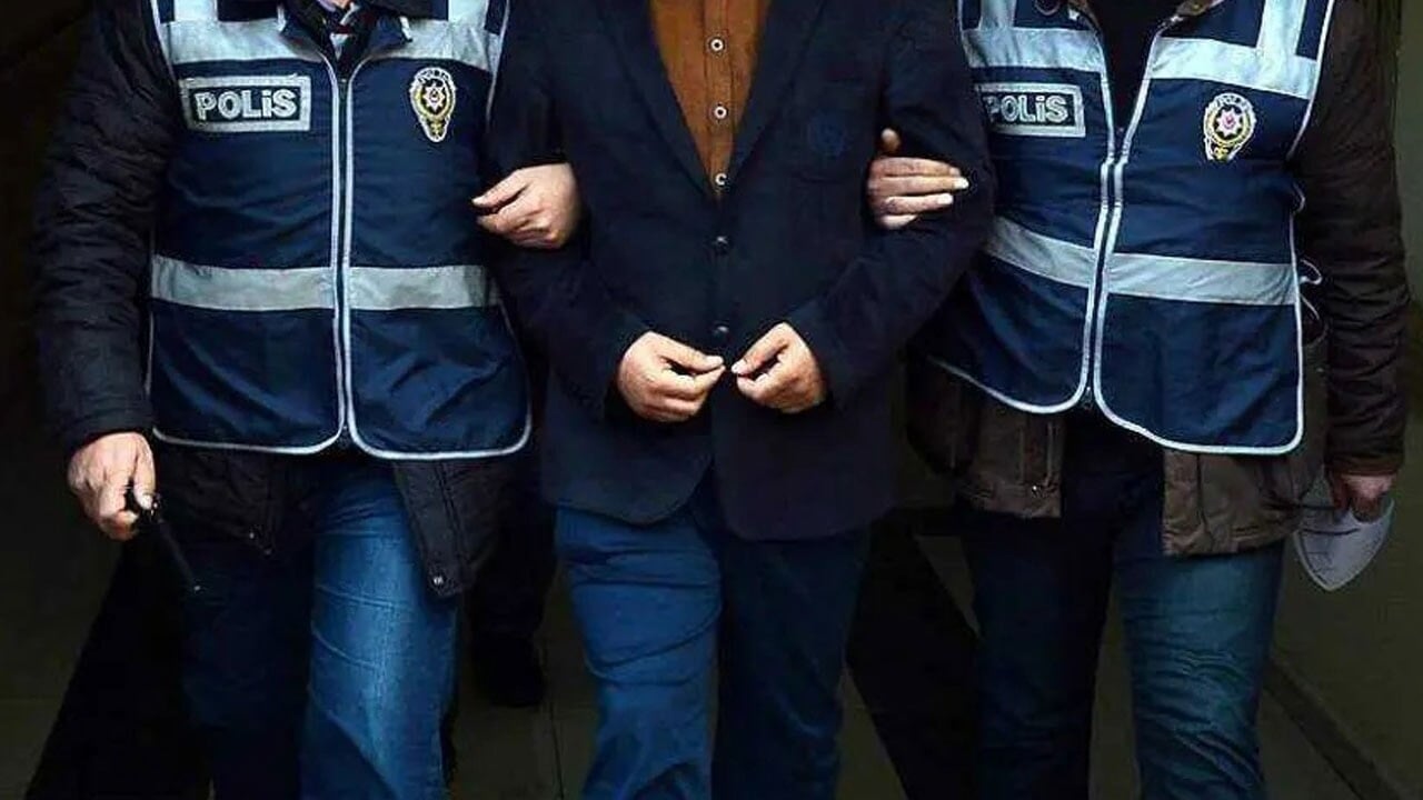 FETÖ'nün akademisyen hücresine baskın: 4 gözaltı