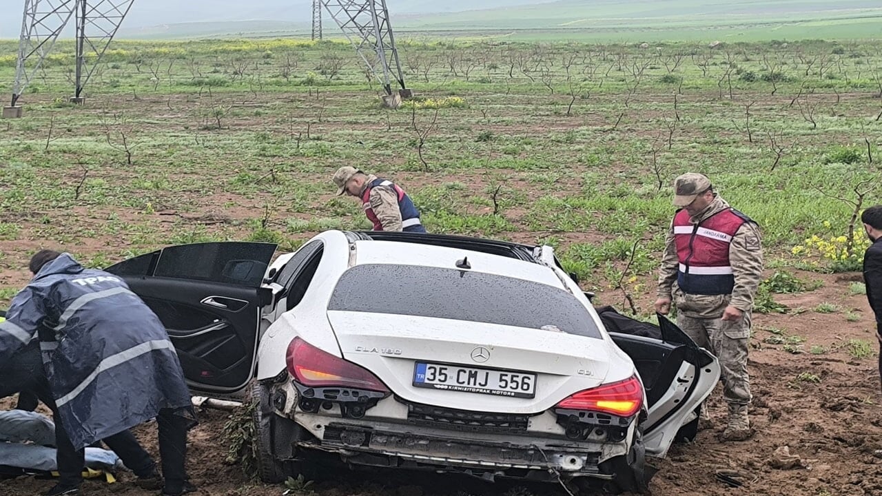 Hayvan yüklü kamyon ile otomobil çarpıştı: 2 ölü, 3 ağır yaralı
